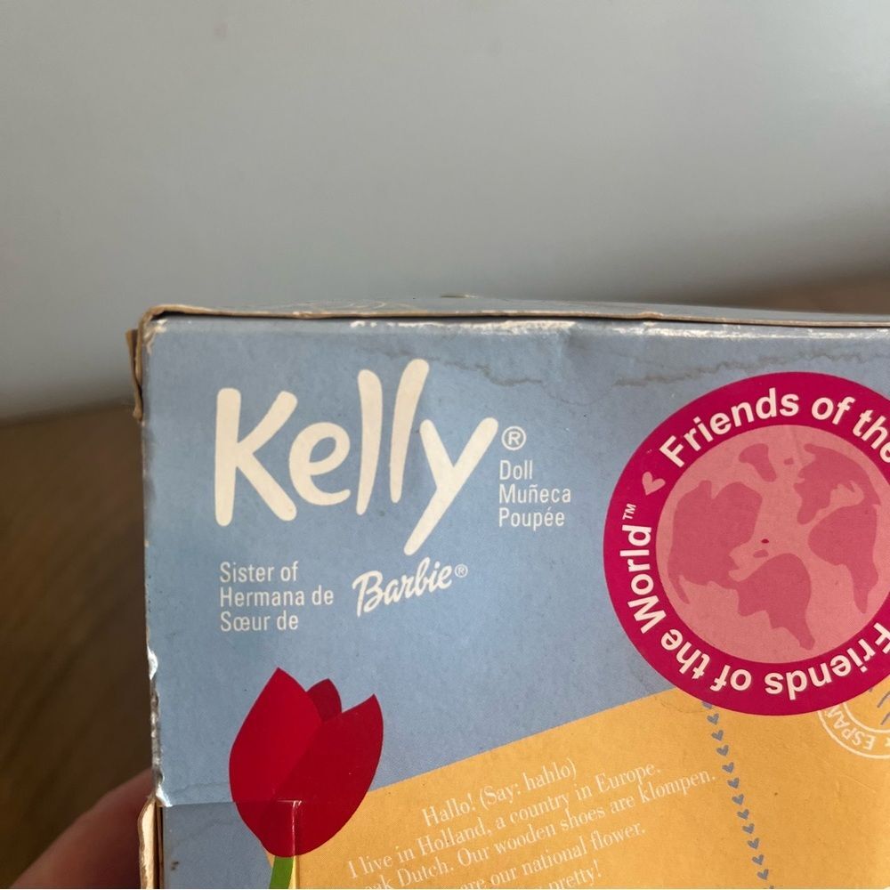 Mattel 2002 Friends of the World Kelly Doll Set Worn Box vintage - Picture 7 of 11